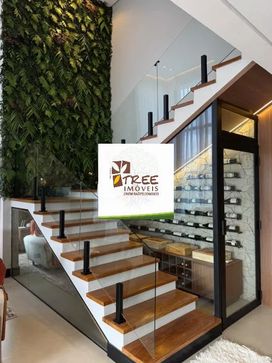 Imagem VENDA DE SOBRADO NO IBIRAPITANGA, EM SANTA ISABEL/SP, 375m² com 4 suítes, cozinha completa, piscina, jacuzzi, área gourmet e 6 vagas. CONSULTE-NOS.