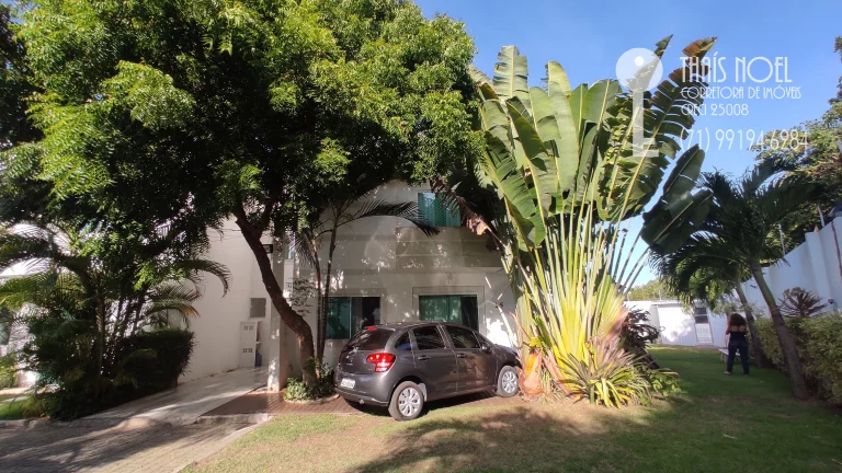 CASA DE 4/4 E 3 VAGAS EM CONDOMÍNIO FECHADO DE BURAQUINHO (LAURO DE FREITAS)