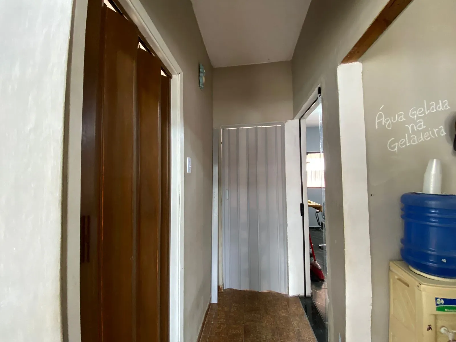 Imagem Oportunidade única: Casa comercial à venda em Votorantim-SP, 2 quartos, 1 sala, 1 vaga, 167m².