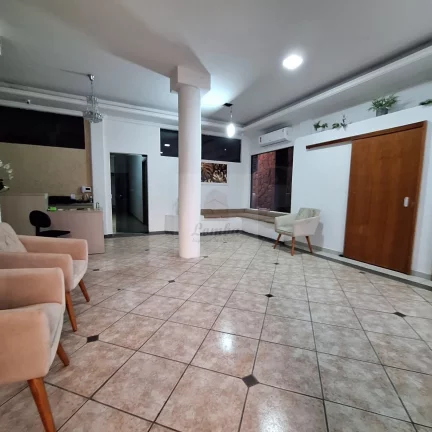 Imagem Prédio Comercial de Alto Padrão para Locação em Cuiabá-MT, Bairro Bosque da Saúde: 16 Salas, 17 Banheiros, 750m² de Área.