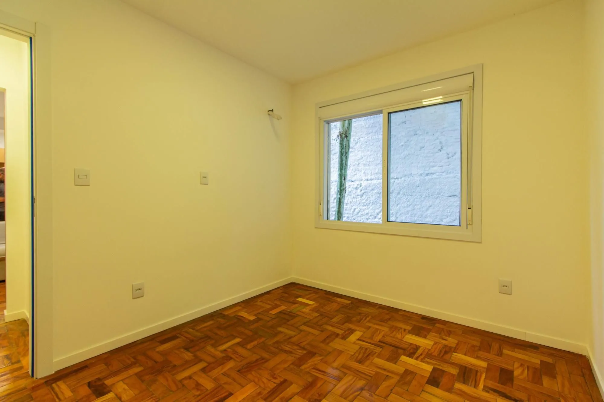 Imagem Apartamento Reformado e Semi Mobiliado no Bom Fim