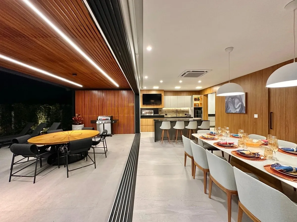 Imagem Sobrado Beira Lago, mobiliado e decorado com 05 suítes e piscina
