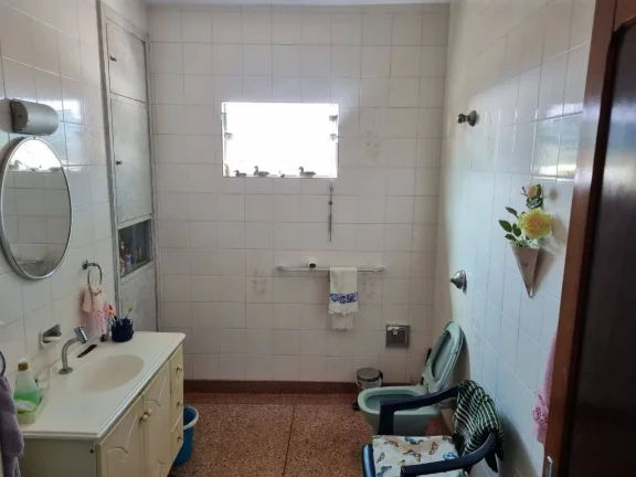 Imagem Casa com 192 m² 2 Dormitorios sendo 2 Banheiros e 4 Vagas de Gargens