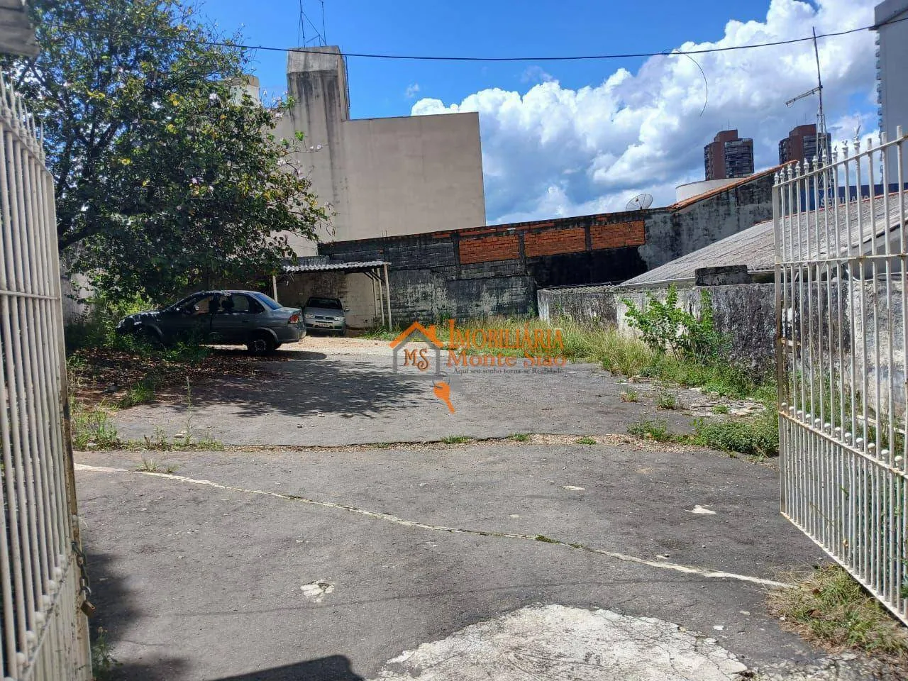 Imagem Terreno à venda, 400 m² por R$ 2.000.000,00 - Centro - Guarulhos/SP