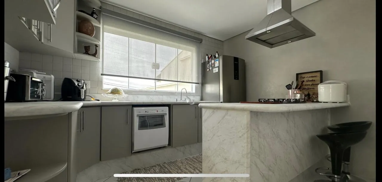 Imagem Casa à venda em região privilegiada, perfeita para quem busca um lar aconchegante e espaçoso para sua família