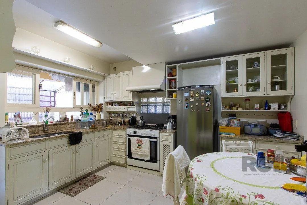 Imagem Casa tipo sobrado, com 3 dormitórios em Canoas