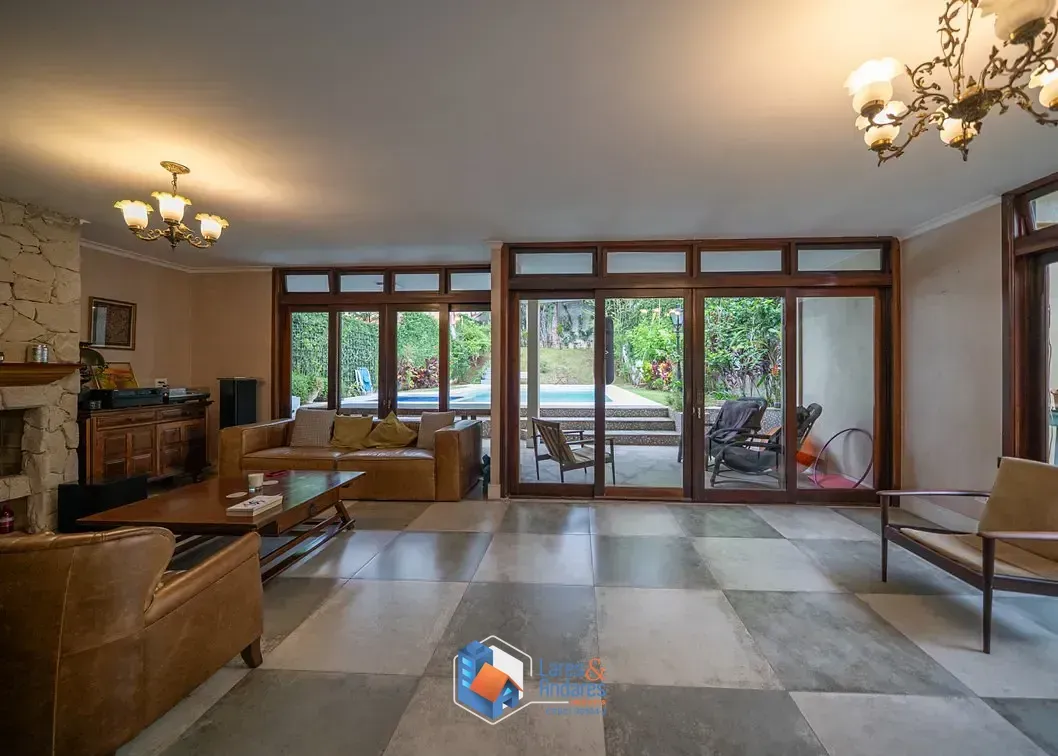 Imagem Casa para venda em Jardim Cordeiro com 4 quartos, sendo 4 suítes, 357m²