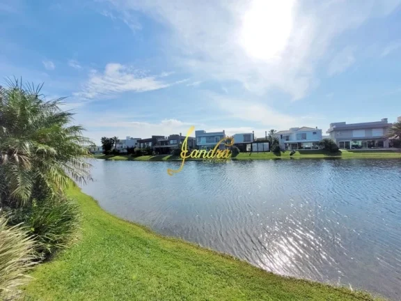 Imagem Casa condomínio com 05 suites e piscina aquecida
