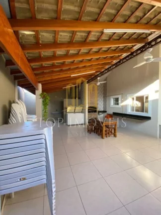 Imagem Linda Casa em Condomínio Fechado com Lazer Completo! Você e sua família merecem viver com conforto, segurança e qualidade de vida! Apresentamos esta charmosa casa de 3 dormitórios, localizada em um dos melhores condomínios da região!