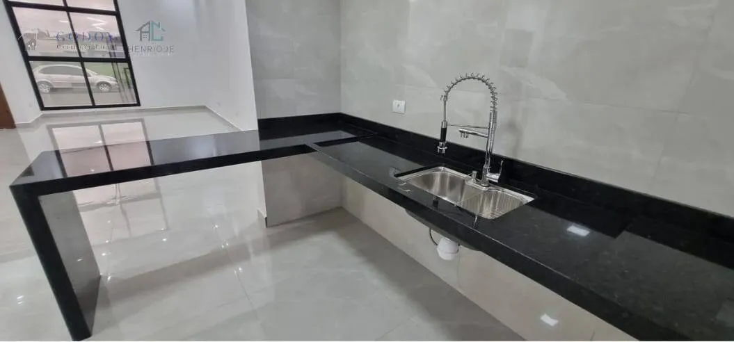 Imagem Casa Moderna Térrea com 3 Suítes e Estrutura de Clube - Próxima ao Shopping