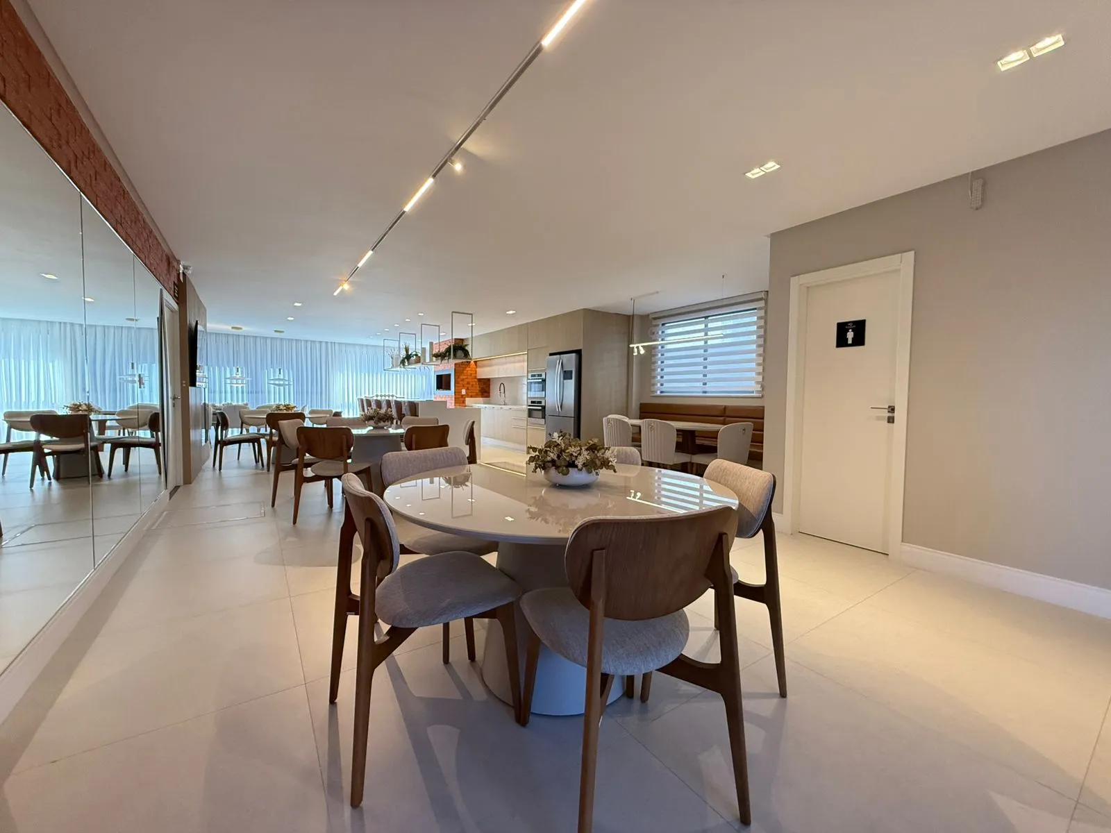 Imagem Apartamento à venda com 130.98m2 por R$ 2.200.000,00