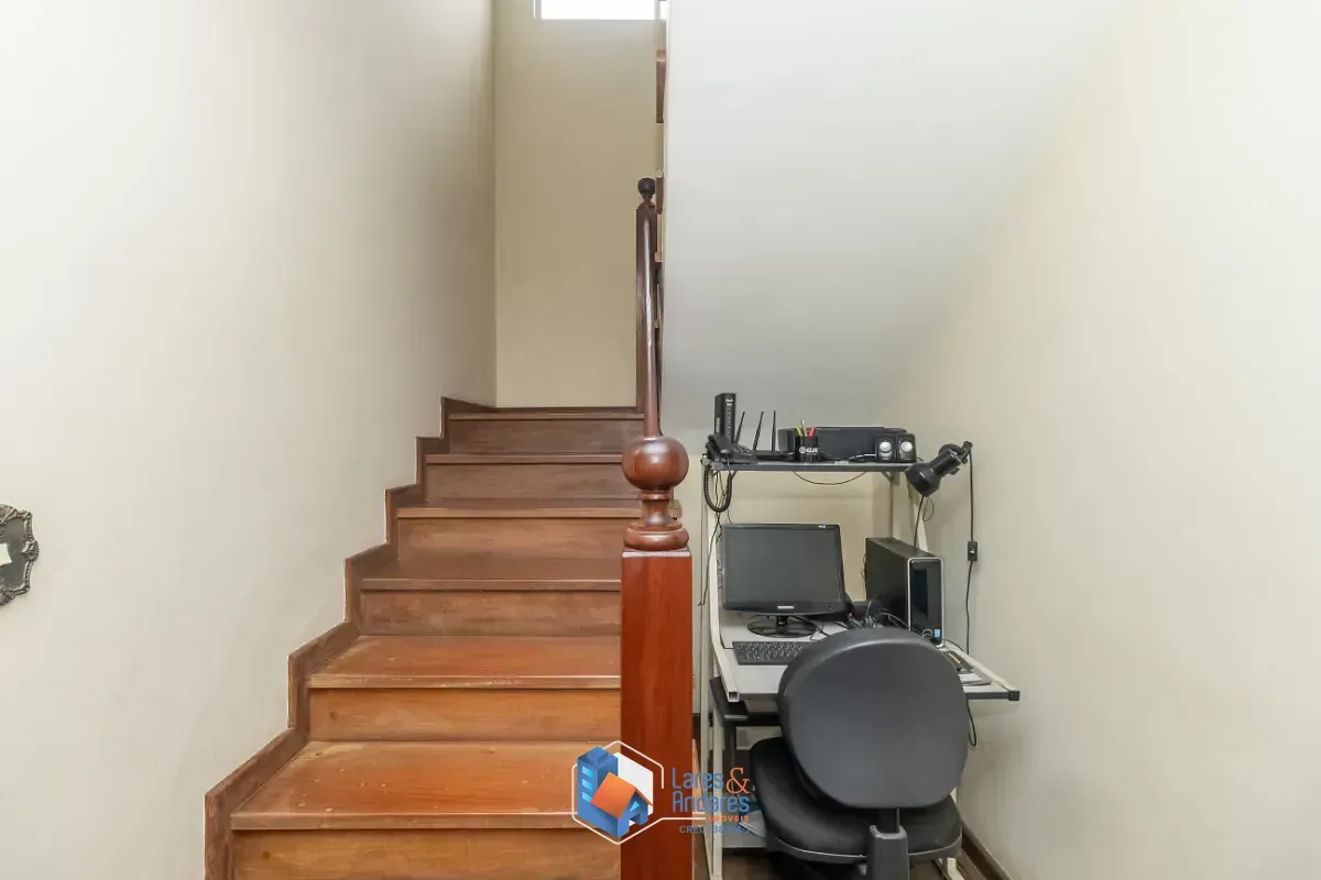 Imagem Sobrado para venda em Horto Florestal com 3 quartos, sendo 1 suíte, 316m²