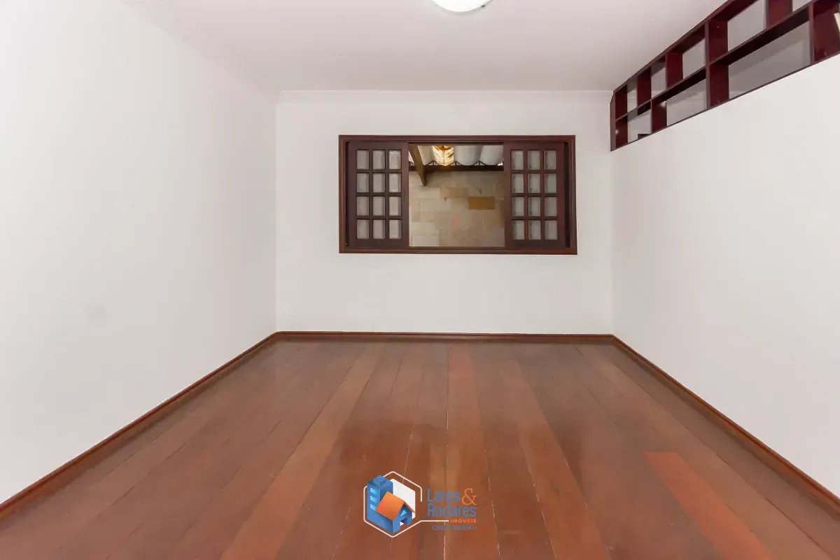 Imagem Sobrado para venda em Jardim Londrina com 4 quartos, sendo 1 suíte, 340m²