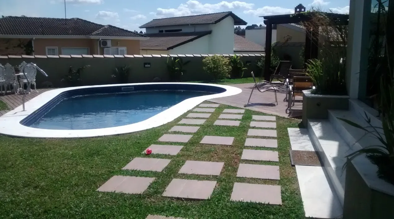 Imagem Luxuosa casa em condomínio à venda em Santana de Parnaíba, São Paulo-SP: 4 quartos, 2 suítes, 3 salas, 5 banheiros, 6 vagas, 480m².