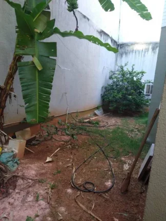 Imagem Excelente apartamento com área privativa em formato de 'U" com árvores.....