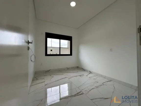 Imagem CASA COM 3 QUARTOS E 2 VAGAS DE GARAGEM À VENDA EM SÃO JOSÉ/SC