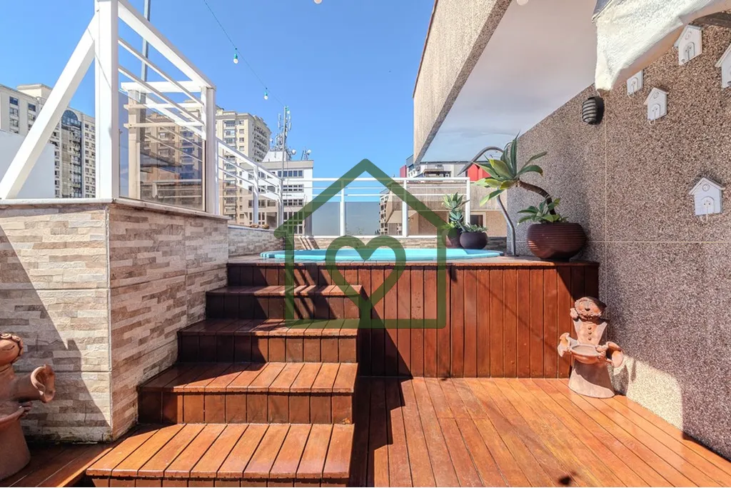 Imagem Cobertura duplex com 296 m² privativos, três dormitórios (sendo uma suíte) e três vagas de gara...