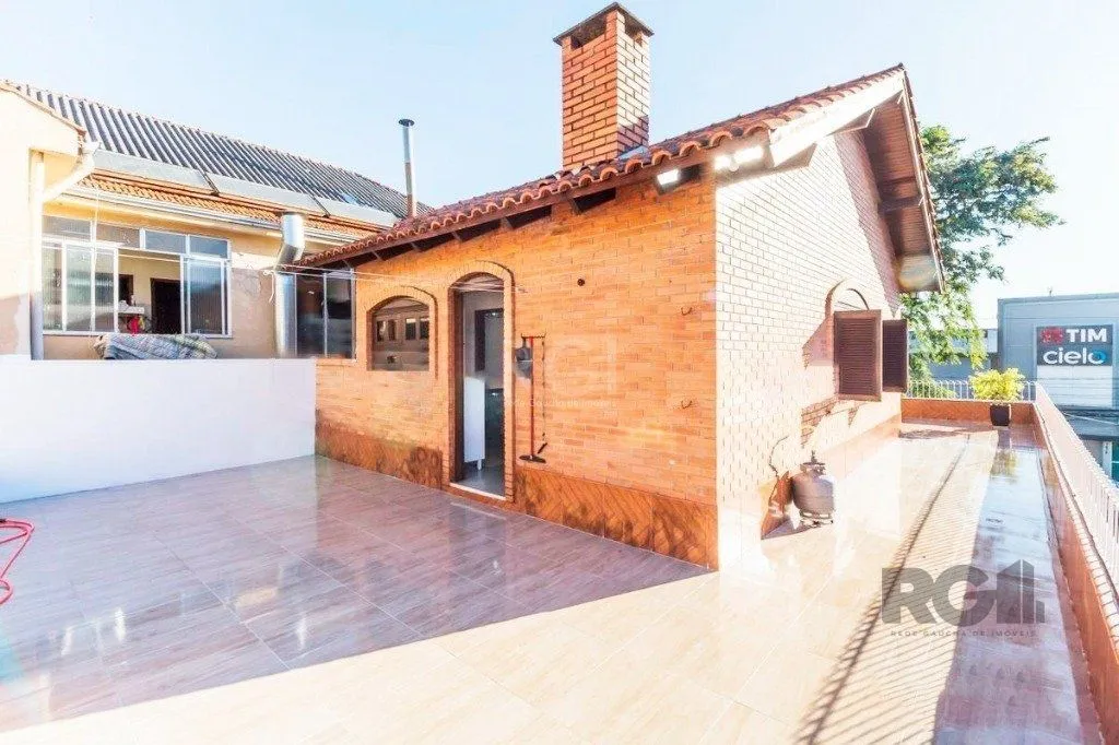 Imagem Casa de 266m² - 5 dormitórios, 5 vagas no bairro São João