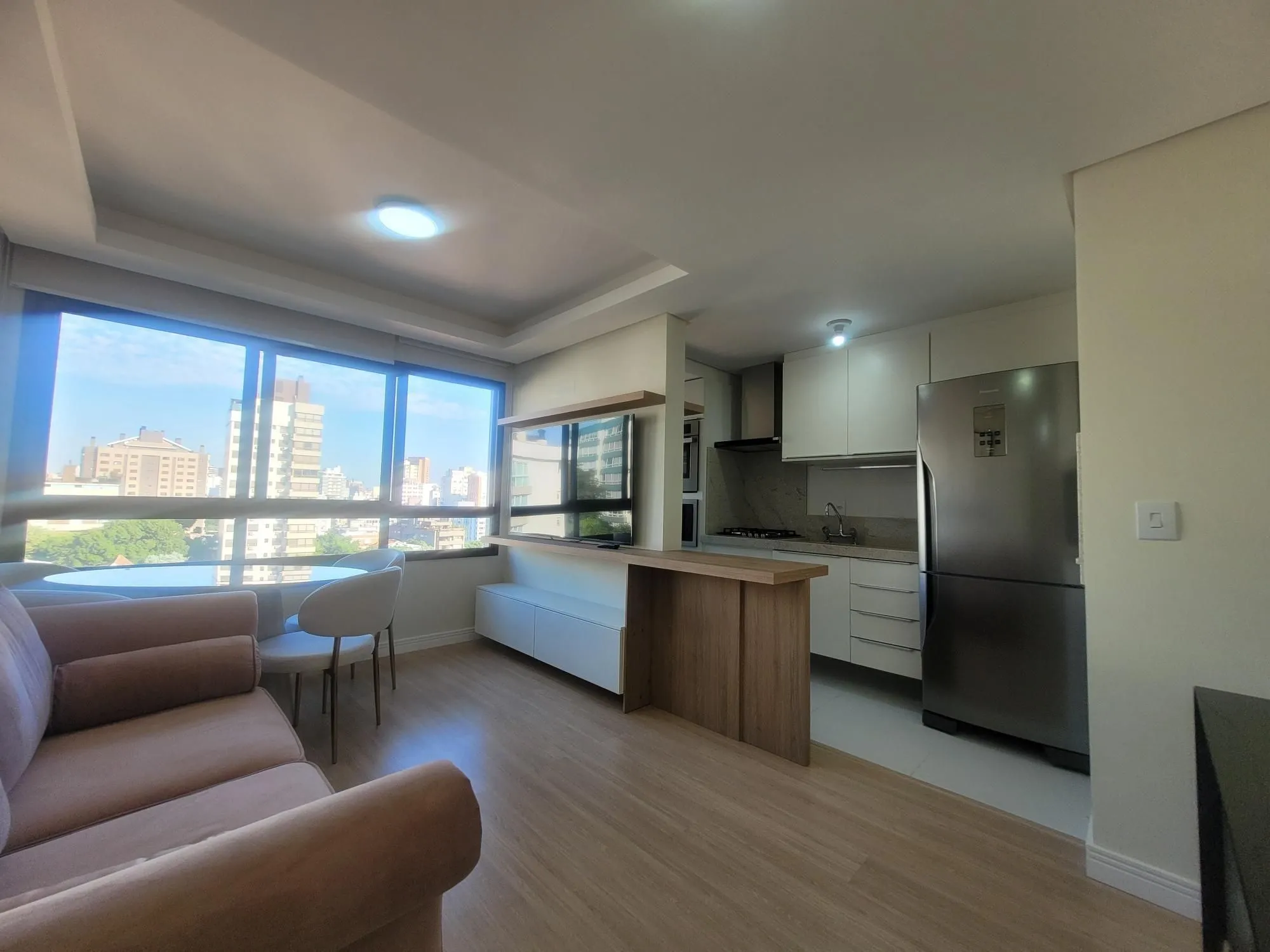 Imagem Excelente apartamento 2 dormitórios semi mobiliado no Mont`t Serrat