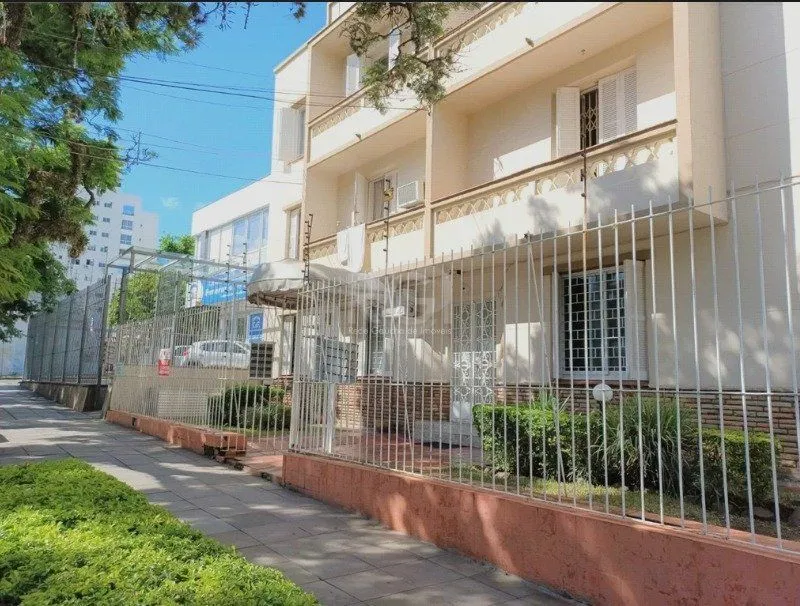 Imagem Apartamento no Menino Deus de 2 dormitórios e dependência térreo com pátio