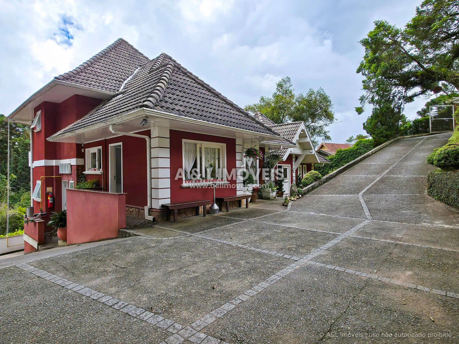 Imagem Pousada à Venda em Campos do Jordão | 296 m², 8 Suítes, Operação Ativa