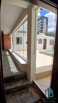 Imagem Casa térrea 04 quartos, edícula, ático, quintal, piscina, no Boa Vista em Curitiba PR