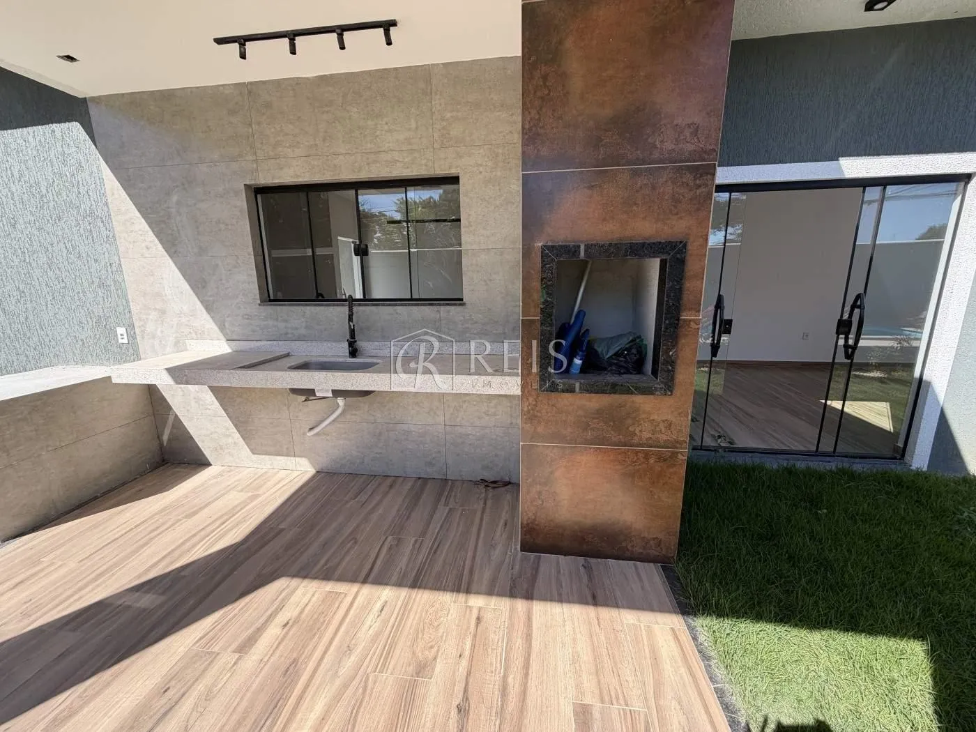 Imagem Casa para Venda em Rio das Ostras, Enseada das Gaivotas, 3 dormitórios, 1 suíte, 2 banheiros, 3 vagas