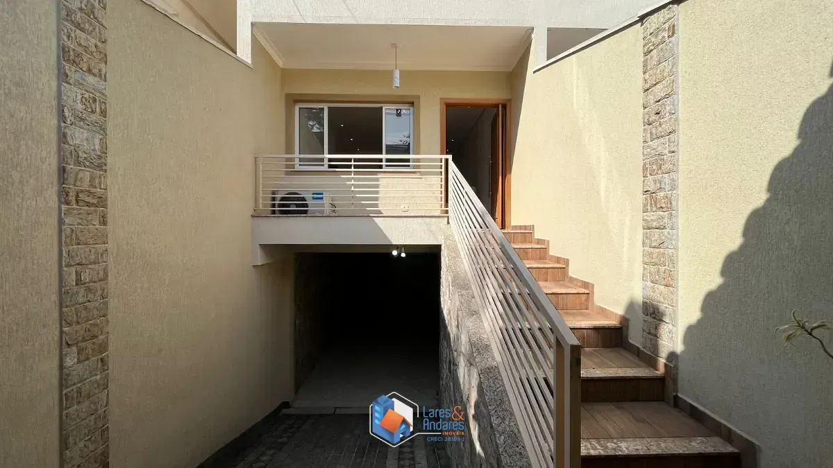 Imagem Sobrado para venda em Jardim Regina com 3 quartos, sendo 3 suítes, 183m²