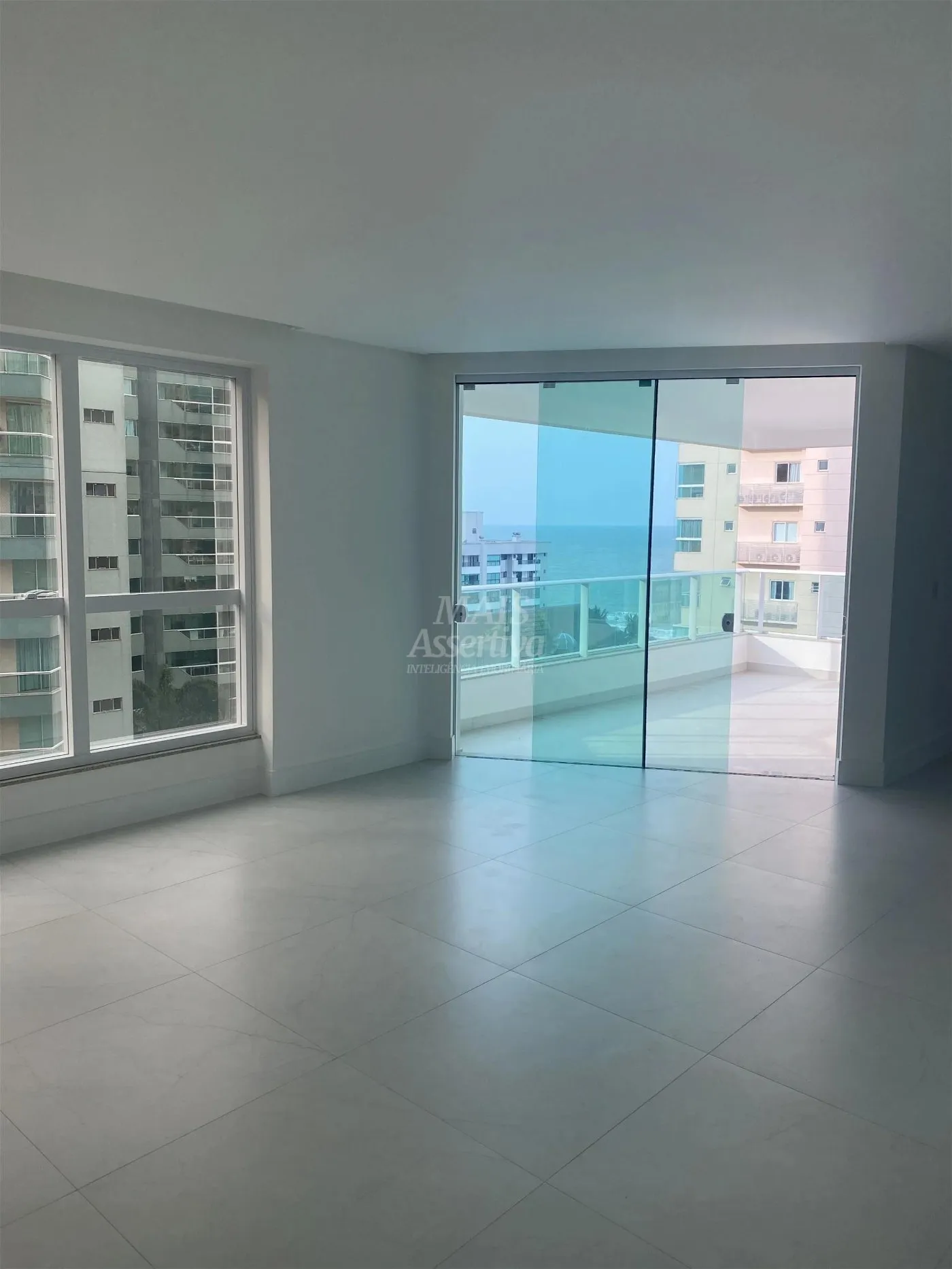 Imagem Excelente Apartamento com 03 Suítes para Venda em Itapema Meia Praia
