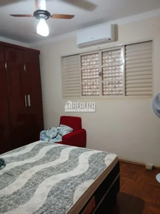 Imagem Vende-se casa no bairro Vila Marilene, com 3 quartos (2 suíte), ar-condicionado, localizada na avenida principal – Igarapava/SP