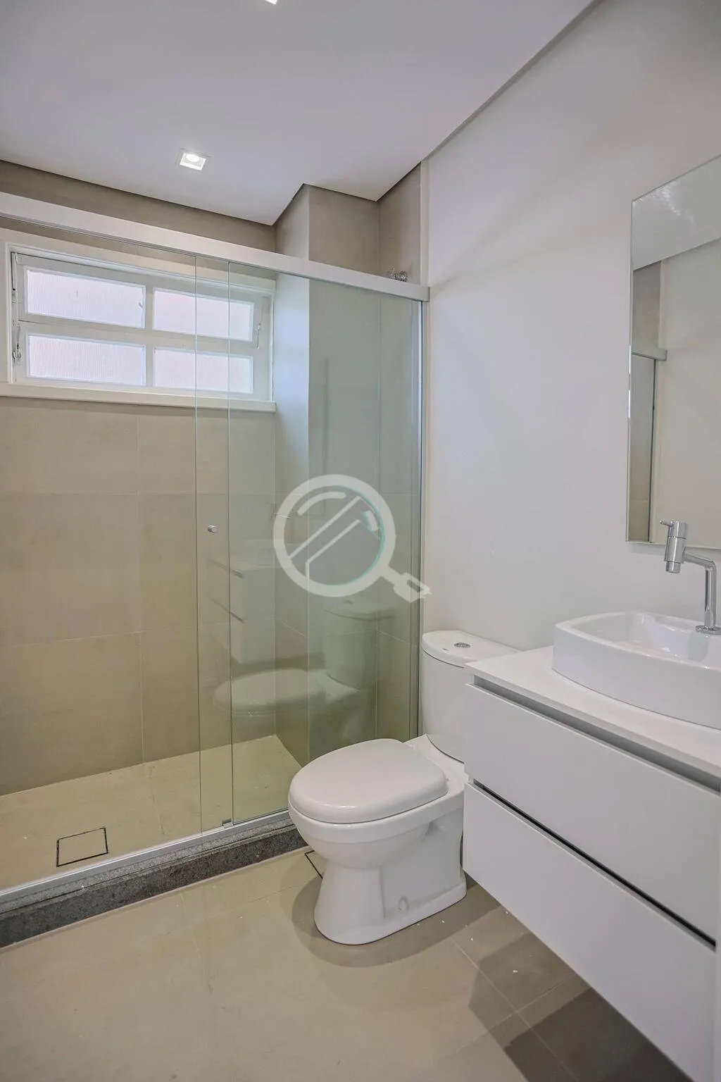 Imagem Apartamento a venda com 2 quartos no bairro Moinhos/Floresta. Desfrute de um ambiente renovado na Av...