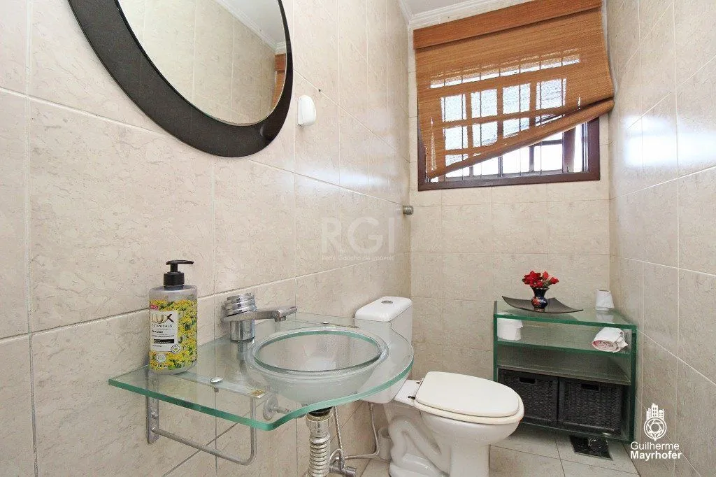 Imagem Casa para Venda - 202m², 4 dormitórios, sendo 1 suites, 3 vagas - Petrópolis