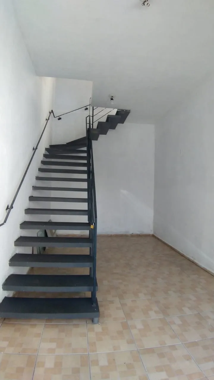 Imagem Sobrado comercial à venda em Sorocaba-SP, Jardim Nova Manchester: 3 salas, 5 banheiros, 3 vagas, 550m². Confira já!