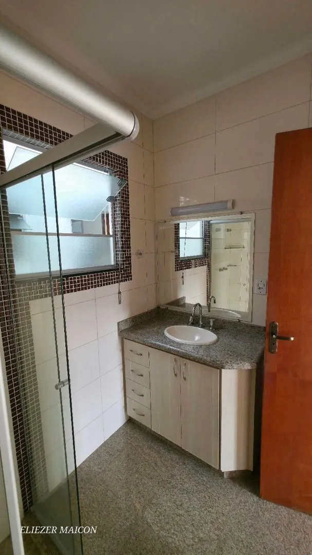 Imagem Casa a venda com 3 quartos na rua fosco pardini em Poços de Caldas - MG