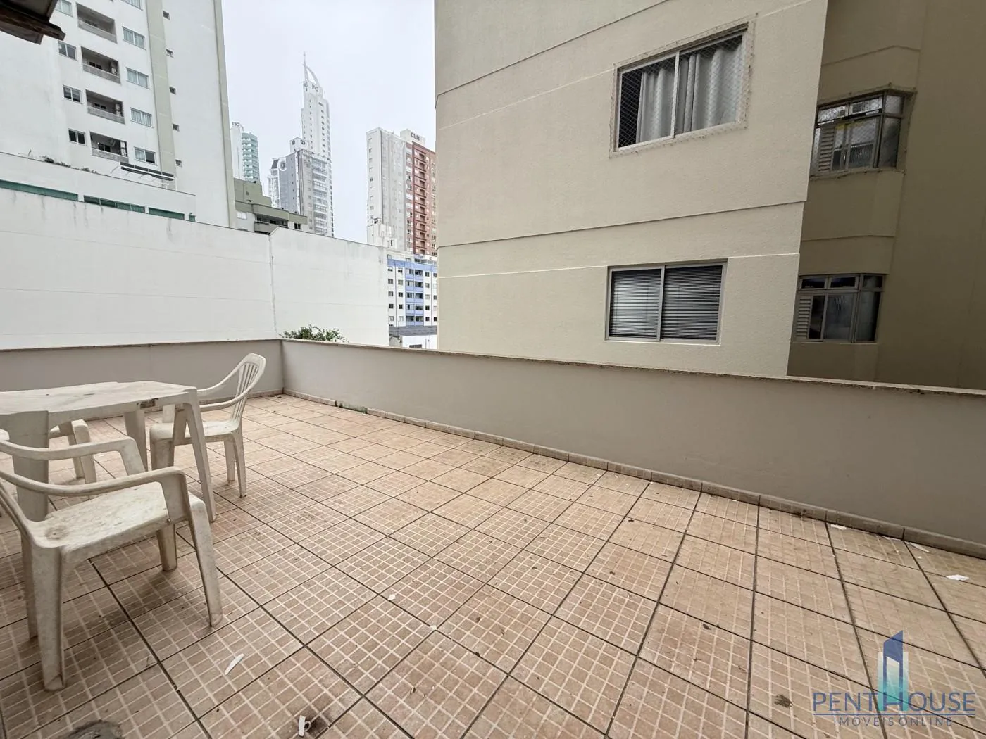 Imagem Apartamento com Terraço para Venda em Balneário Camboriú, CENTRO, 2 dormitórios, 1 banheiro, 1 vaga
