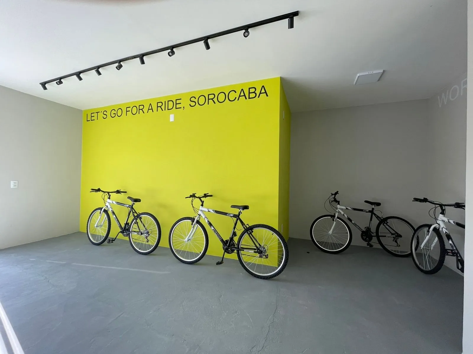 Imagem Excelente apartamento à venda no JJR Hortência, 52m², 2 quartos sendo 1 suíte, varanda gourmet, andar alto, vista da cidade e lazer completo.