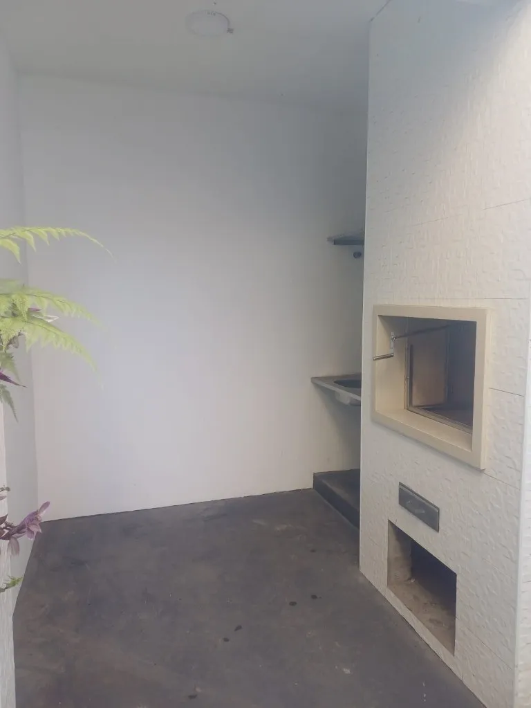 Imagem Casa à venda em Santo André-SP, bairro Santa Maria: 3 quartos, 1 suíte, 2 banheiros, 2 vagas, 136m². Venha conferir!