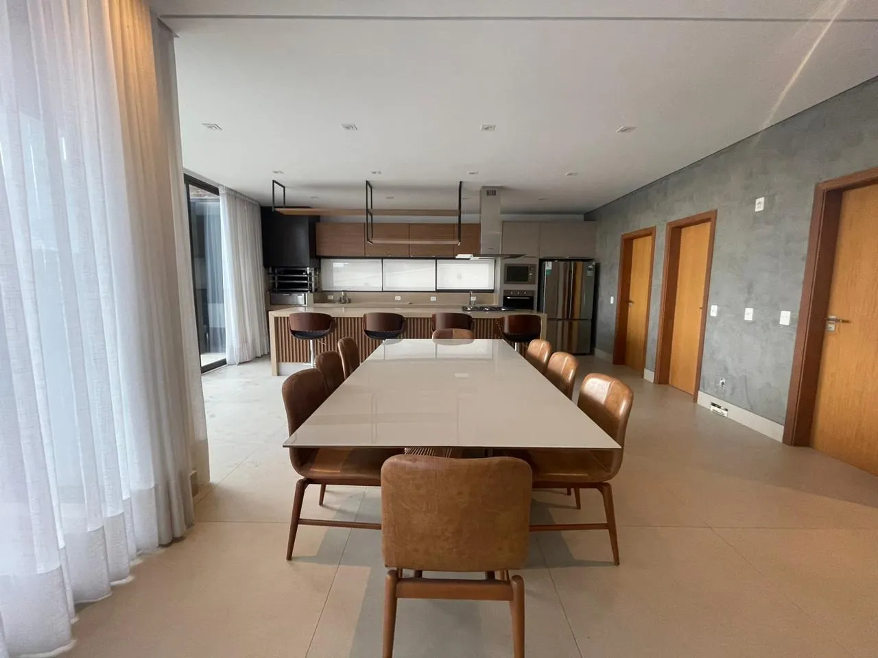 Imagem Casa de Luxo Decorada em Alphaville Nova Esplanada IV ? Vista para a Reserva e Porteira Fechada