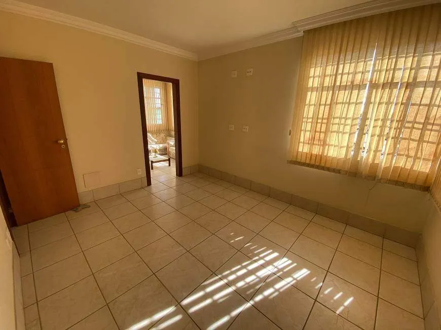 Imagem Casa à venda, 3 quartos, 1 suíte, 4 vagas, Minascaixa - Belo Horizonte/MG