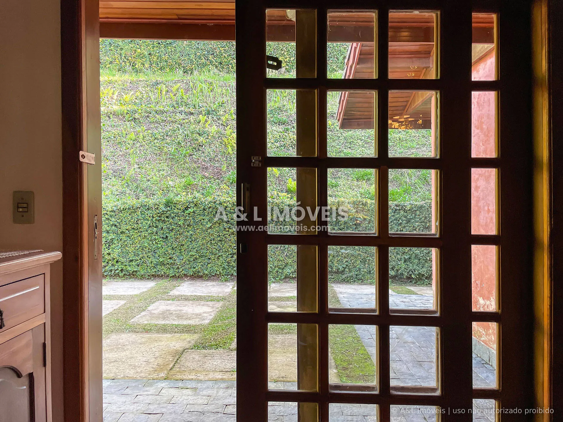 Imagem Casa térrea 3 dorms em Campos do Jordão com lareira de face dupla