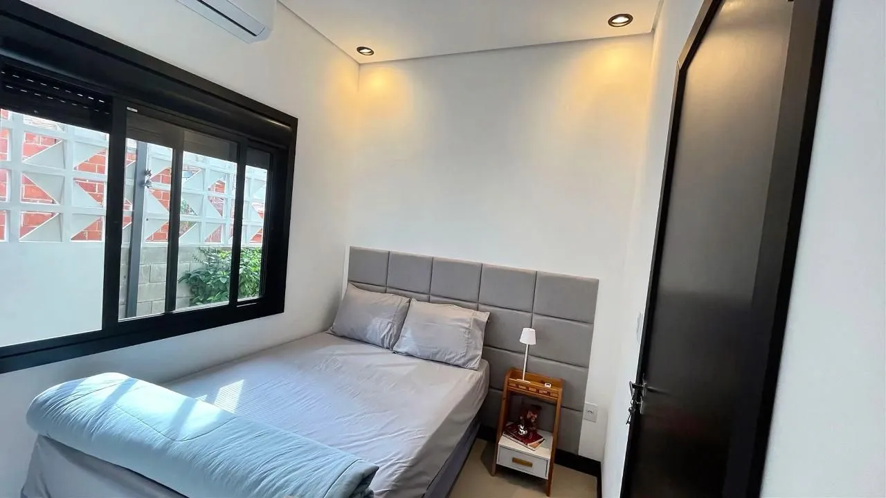 Imagem Casa Moderna com Suíte, Hidromassagem, Jardim e 2 Vagas