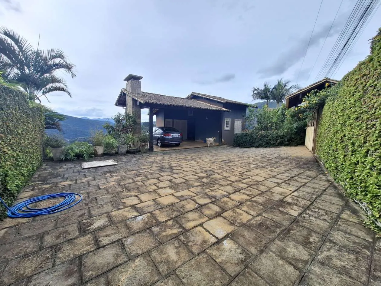 Imagem Casa em Condomínio para Venda em Teresópolis / RJ no bairro Green Valley