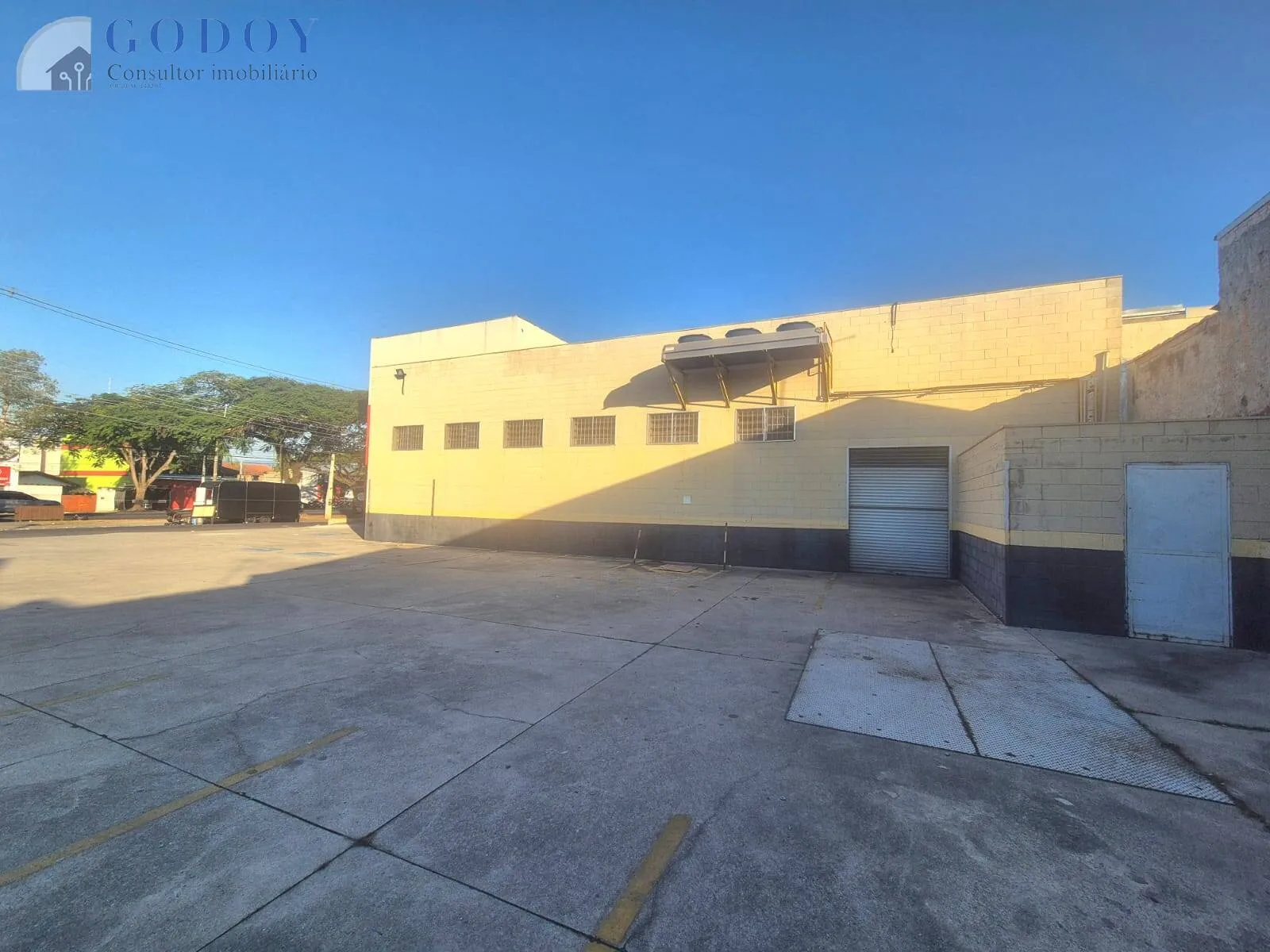 Imagem Galpão Comercial para Locação na Avenida Principal - 2.400m² de Oportunidad