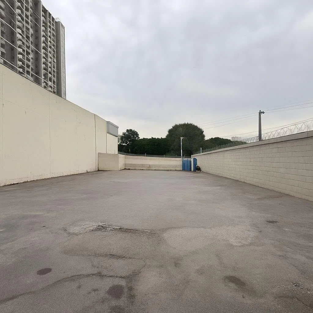 Imagem Aluga-se Galpão com Escritório e Pátio (1.400m²) ? Lapa, SP