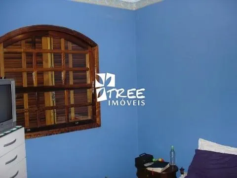 Imagem Casa localizada no bairro Recanto Primavera com 3 dormitórios sendo 1 suíte, 2 salas, cozinha, churrasqueira, 4 vagas para automóveis.