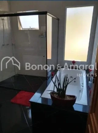 Imagem Esta casa está localizada no condomínio Colinas Ermitage, em Sousas, Campinas-SP, em um terreno de...