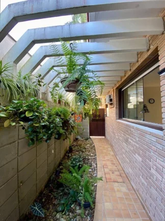Imagem Sobrado com 5 dormitórios à venda, 370 m² por R$ 3.900.000 - Jardim Pedra Verde - Ubatuba/SP
