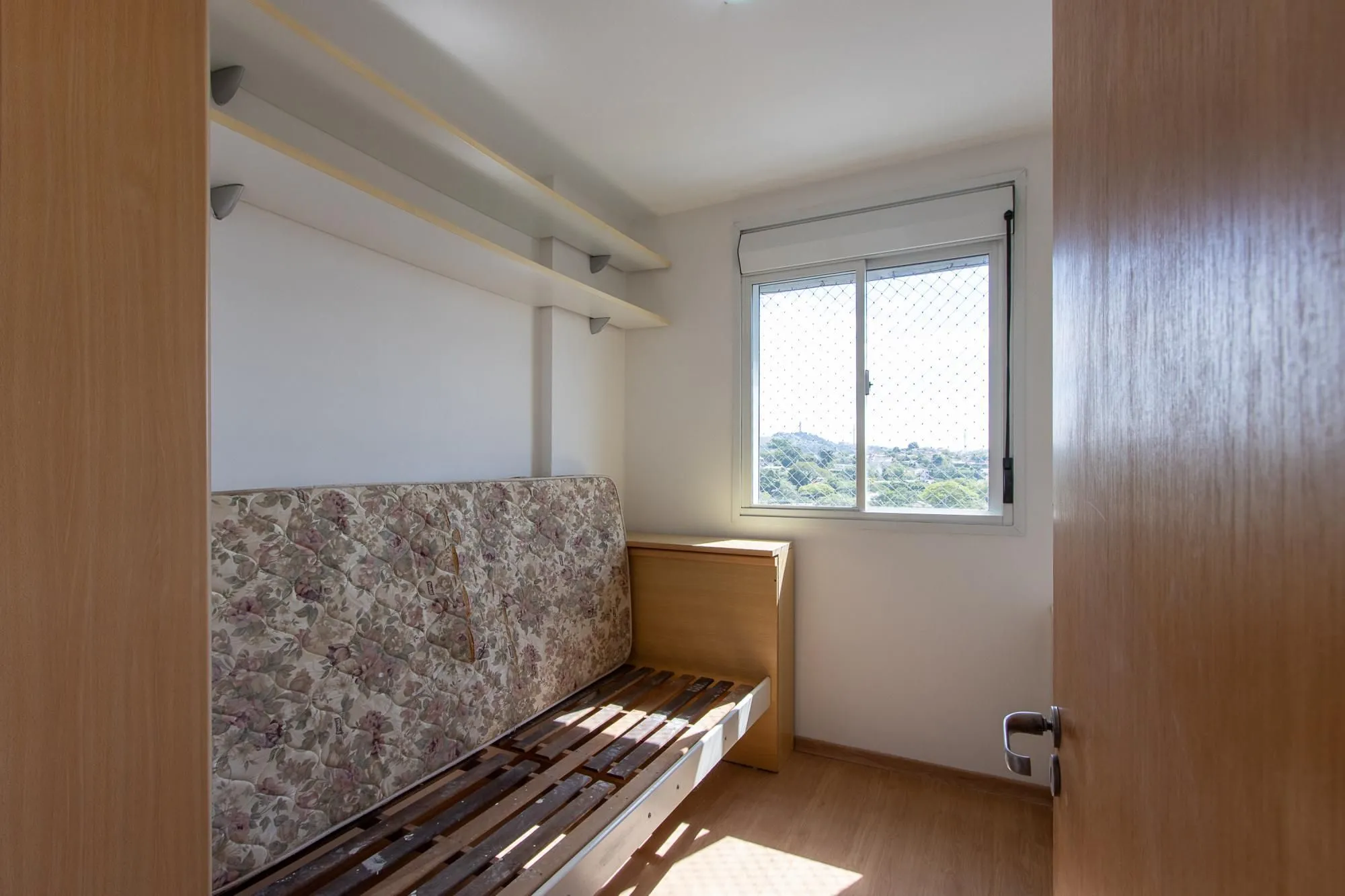 Imagem Apartamento de 3 dormitórios, 1 banheiro e uma vaga de garagem.