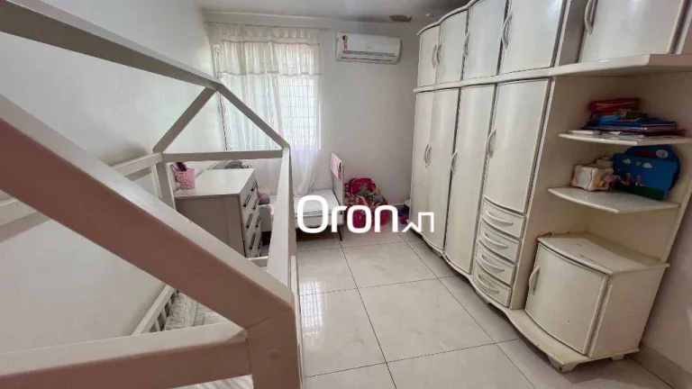 Imagem Casa com 3 dormitórios à venda, 231 m² por R$ 620.000,00 - Parque das Laranjeiras - Goiânia/GO