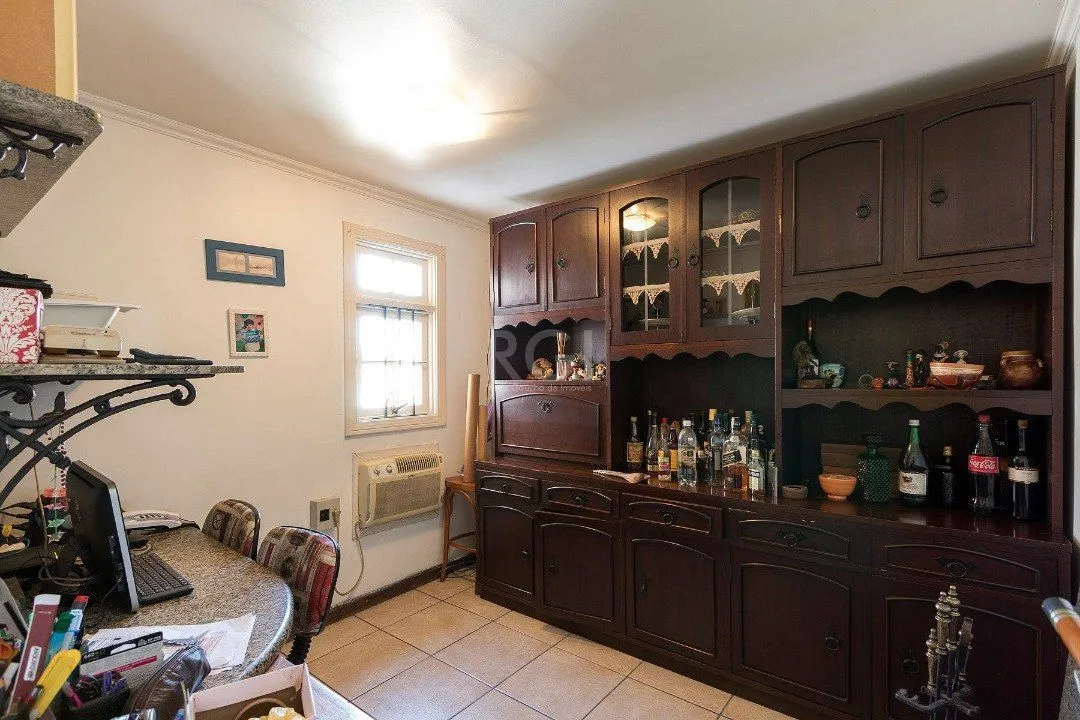 Imagem Casa para Venda - 320m², 5 dormitórios, sendo 2 suites, 3 vagas - Tristeza